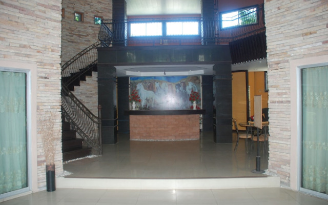 Muaklek Holiday