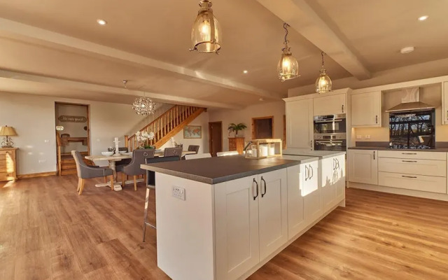 Host Stay The Gathering