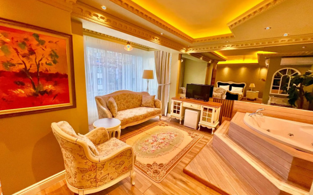 Real King Hotel