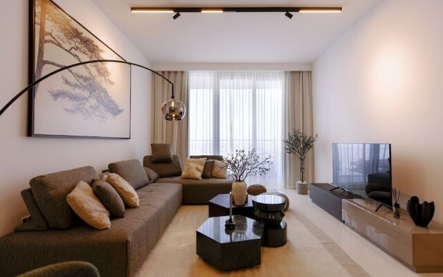 Beachfront 2BD apartment with Palm View
