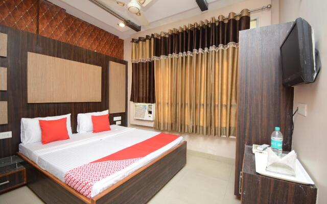 OYO 29312 Hotel Royal's