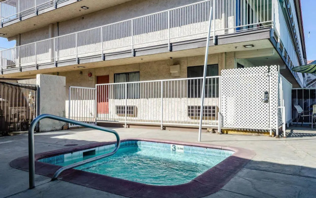 Motel 6 Fresno, CA - Yosemite Hwy