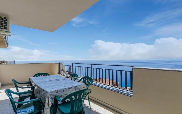 Stunning Holiday Home in Letojanni near Sea