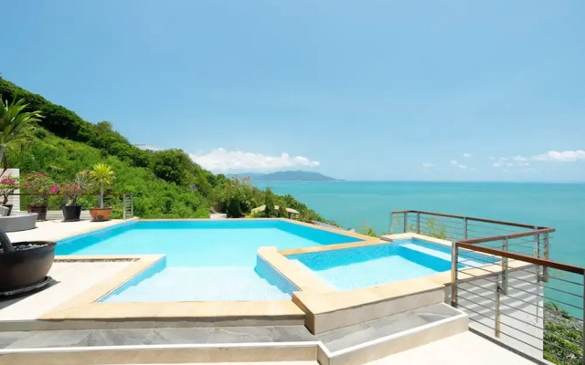 Villa Azure with Infinity Pool