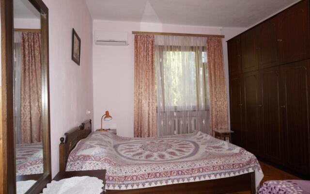 Guest House on Demerjipa 126