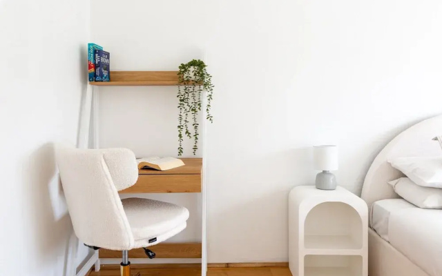 Bright 2-bed Flat With Balcony in Vaucluse
