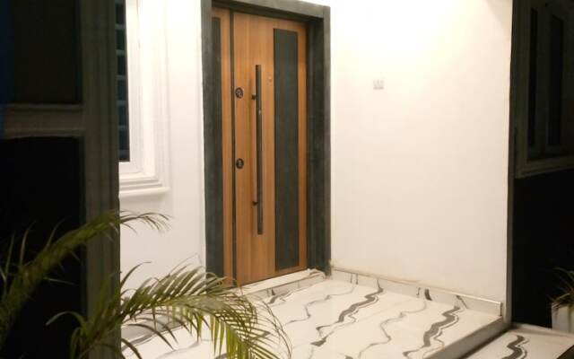 Inviting 2-bed Apt With Parking in Ifako-ijaiye