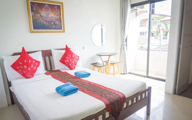 Beehive Magenta Patong Hostel