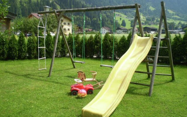 Welcoming Apartment in Ramsau im Zillertal near Ski Area