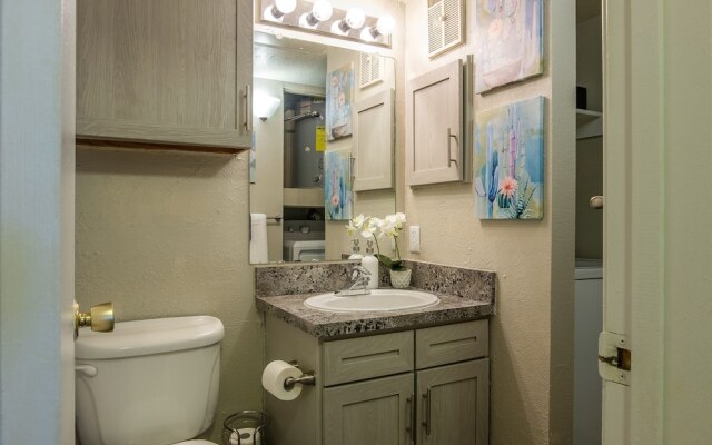 Eastside 1 & 2 BR Apts with balcony by Frontdesk