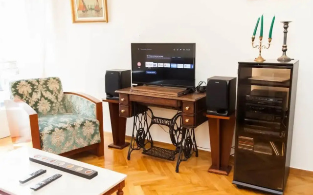 Renovated apt in the Heart of Piraeus