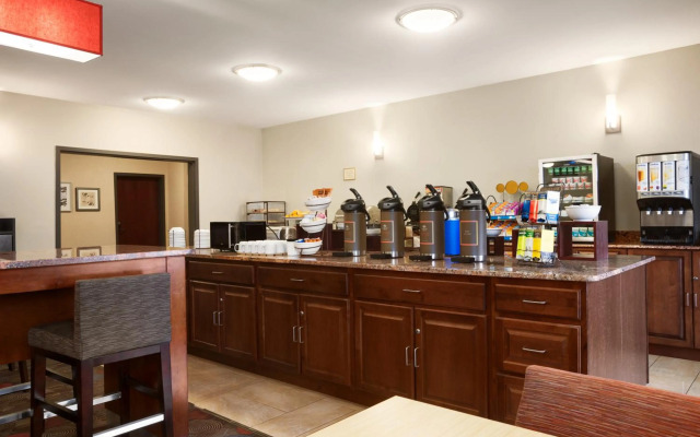 Country Inn & Suites by Radisson, Dearborn, MI