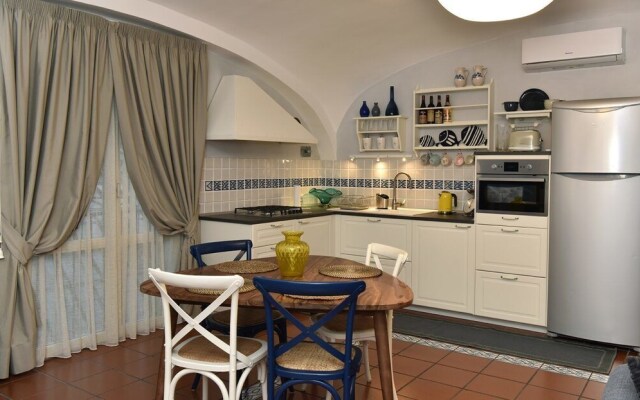 A' Studio Apartment - BH 117