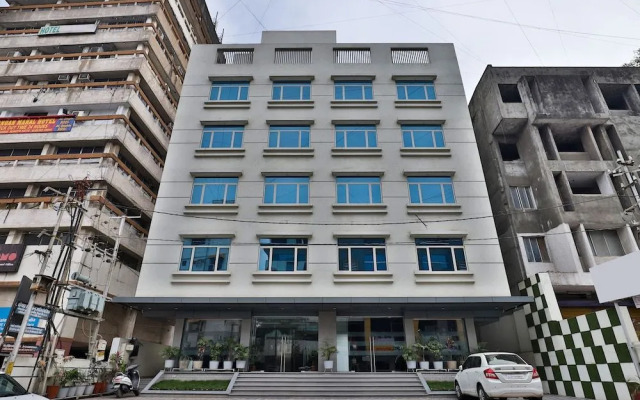 OYO 9120 Hotel Limra