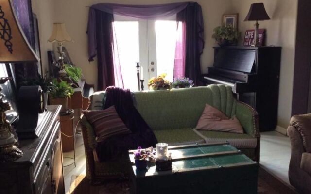 Dionna's Bed & Breakfast