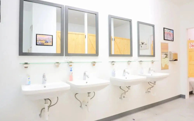 Wheels of Wonderment Twin Cabin 1