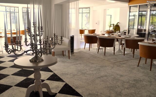 Grand Hotel Des Sablettes Plage, Curio Collection By Hilton