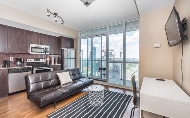 New!! Air Canada Condo Near CN Tower