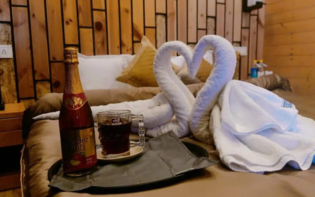 Rooftop Cottages & Restaurant Pangot