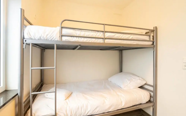 Beautiful Apartment Near Recreational Facility
