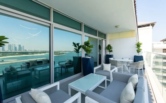 Urban 1BR Palm Apt w Beach Access
