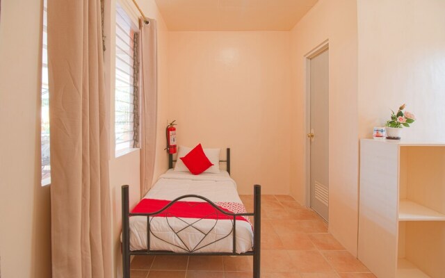 J5 Guest House & Restobar by OYO Rooms