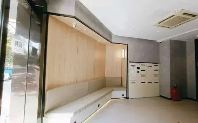 Lai Yi Hotel (Changji Road Anting Subway Station)