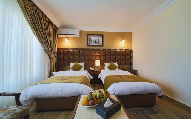 Town Season Hotel