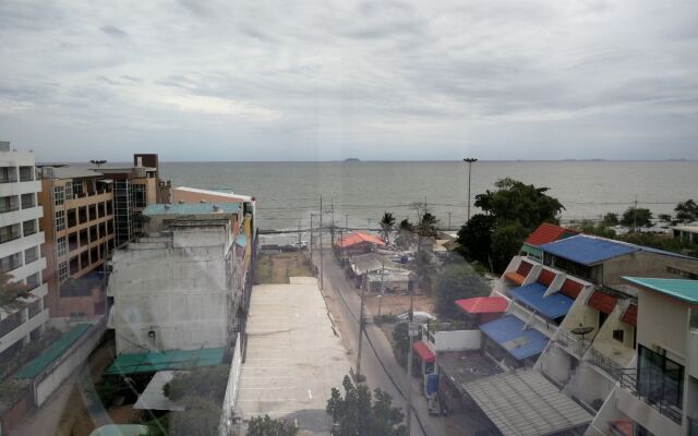 Golden Jomtien Beach Hotel