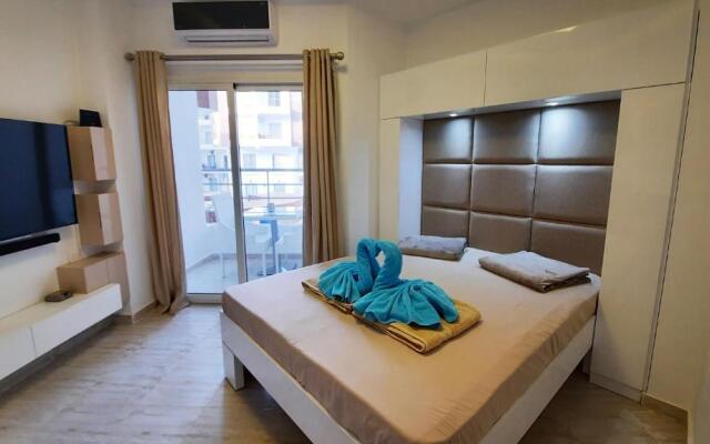 Aqua Palms Studio A210