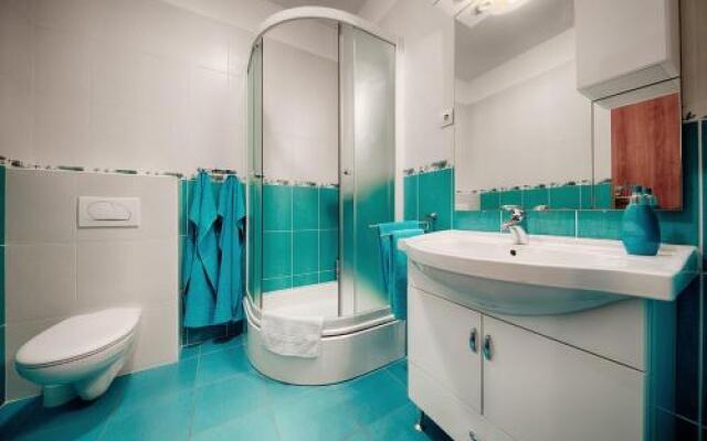 Apartments and Rooms Dis