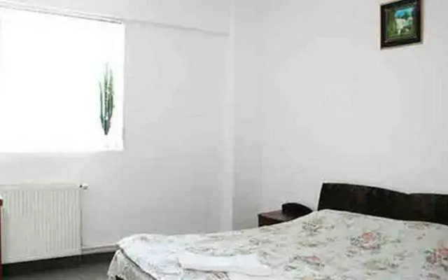 Maris Apartments