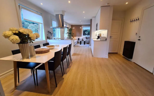 Bright And Modern - 2-bedroom, Central, Free Parking