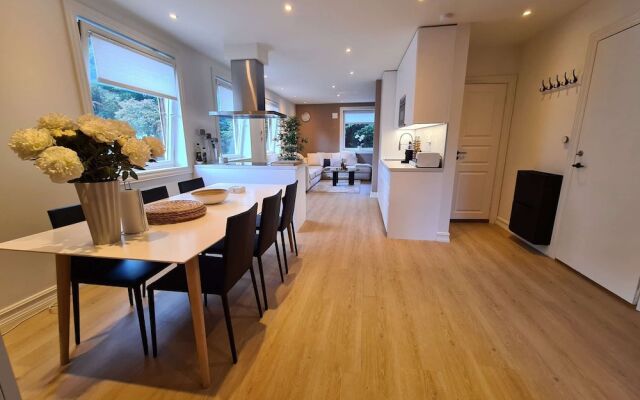Bright And Modern - 2-bedroom, Central, Free Parking