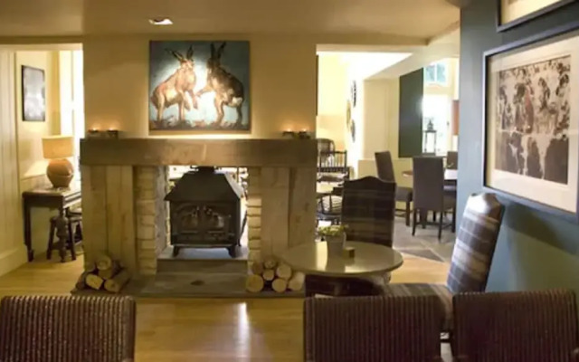 Hare And Hounds Hotel