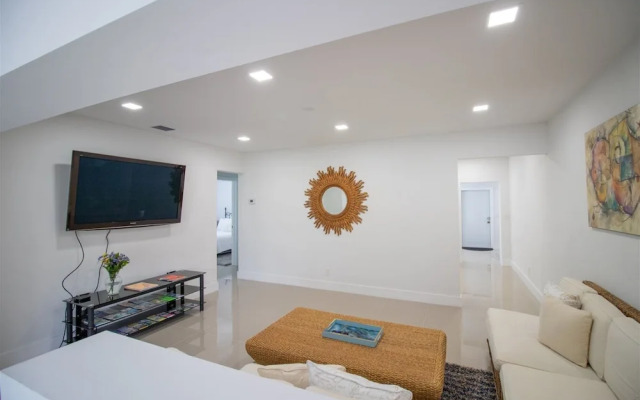 Like New Miami Springs Family Home