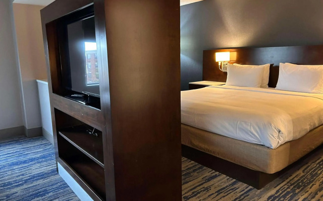 Skyline Hotel Detroit Airport, SureStay Collection by BW