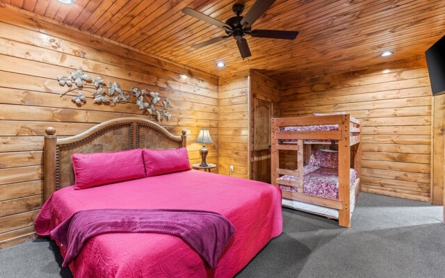 Breathtaking Views 10 Bedroom Cabin by Heavenly Views Resort