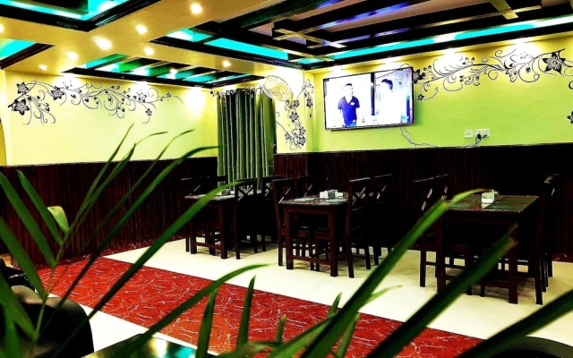 OYO 163 Hotel Arhant Inn