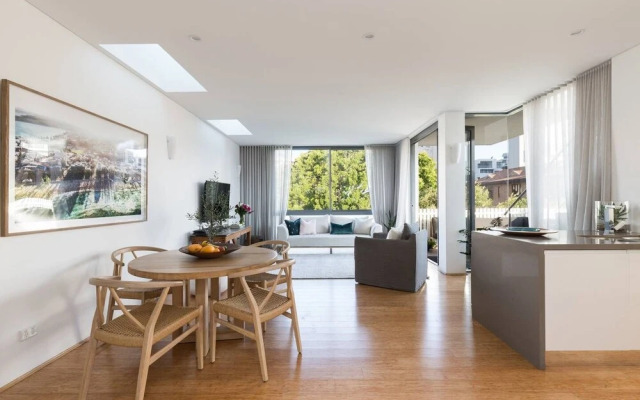 Manly Apt + Car Space 1 Minute Walk to Beach