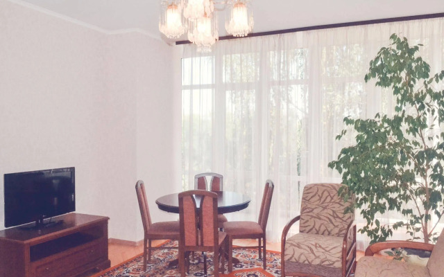 Zhovtneviy Hotel