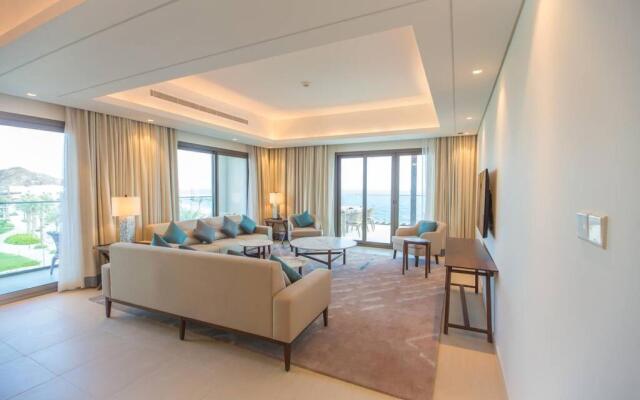 Luxurious 5 Bedroom Apartment - Full Ocean view