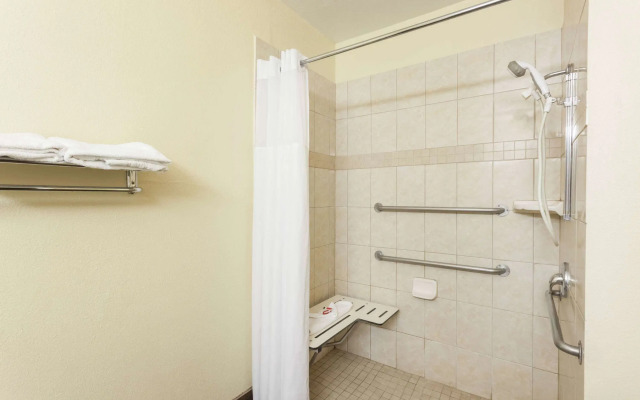 Super 8 by Wyndham Bakersfield South CA