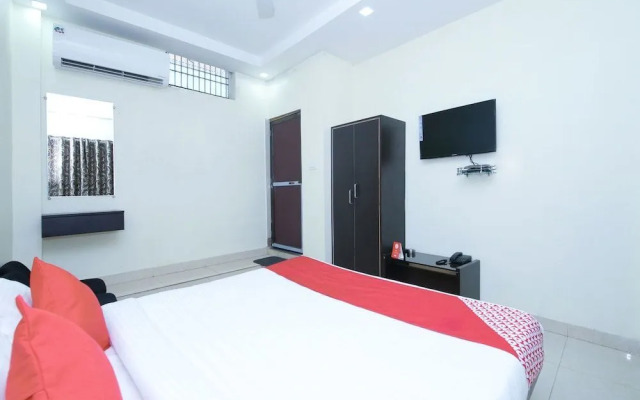 Hotel Shri Radha ISBT by OYO Rooms