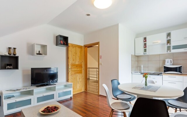 Cosy Apartment in Oto?ac With Balcony