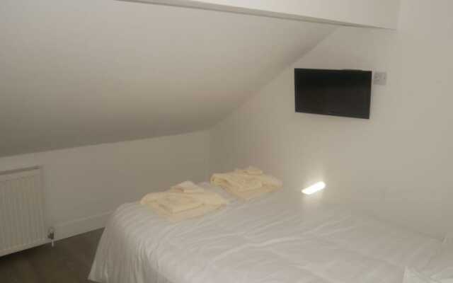 NEW Sleek 6BD Kensington Home Close to City
