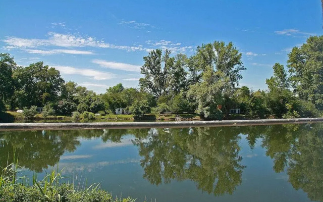 Ferienwohnung mit Terrasse und Privatsee