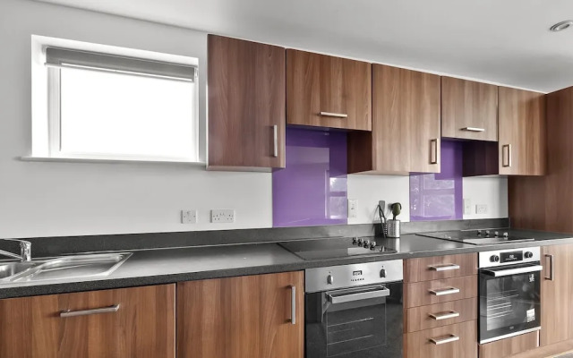 8 Bed Apartment @ Derriford Stays by Pureserviced