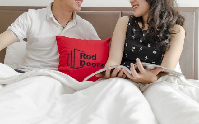 RedDoorz Plus near Tan Son Nhat Airport