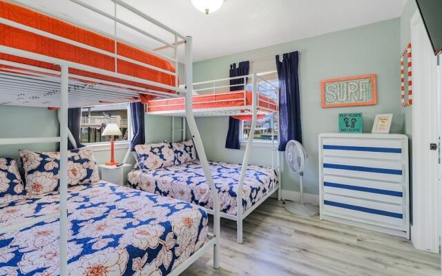 Always Sunny 3 Bedroom Home by RedAwning